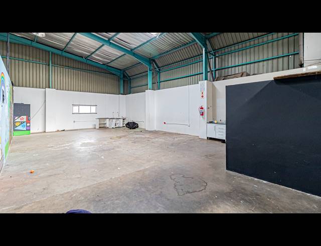 2,200M² WAREHOUSE FOR SALE IN FERNDALE